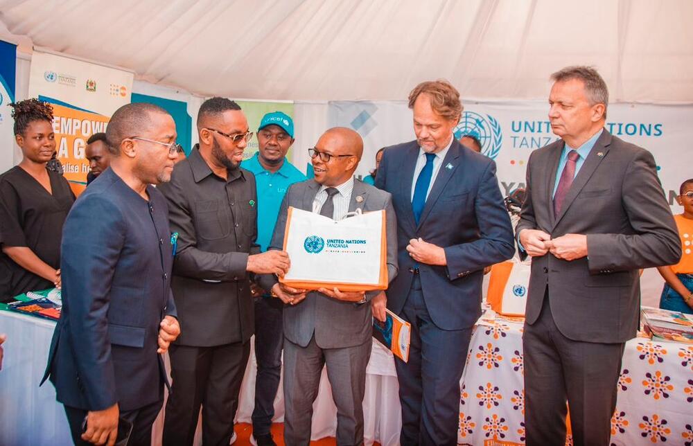 Delegates Visits UN booth